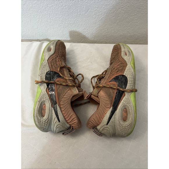 Athletic_Shoes